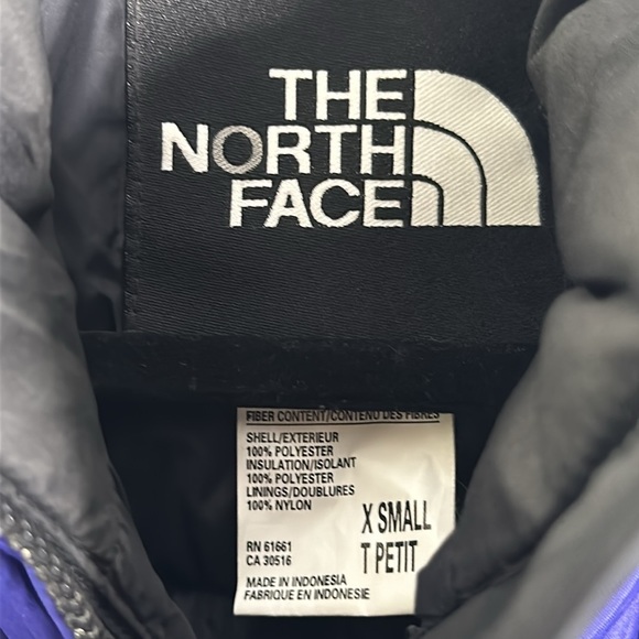 The north face woman purple puffer vest size Xsmall outdoors walking - Picture 4 of 11